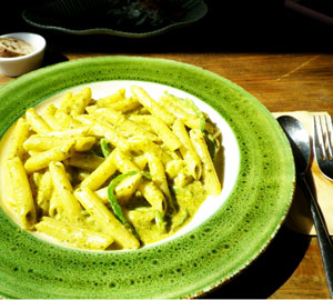 バジルとクリームチーズのパスタ